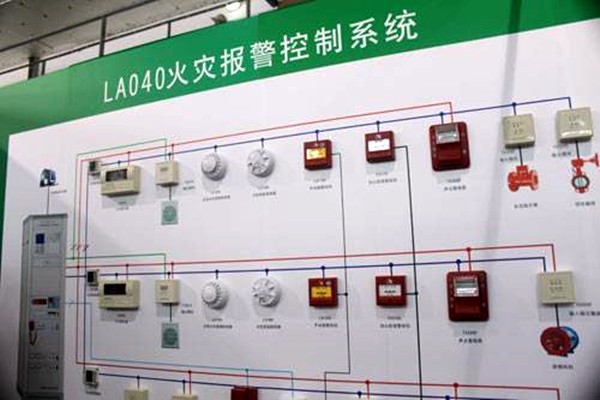 出現(xiàn)火警時(shí)，樓宇控制系統(tǒng)如何快速做出反應(yīng)？