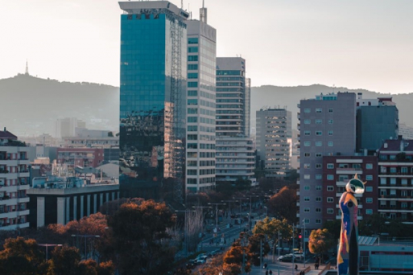 相比于傳統(tǒng)的建筑，智能建筑有以下幾方面的顯著優(yōu)勢！