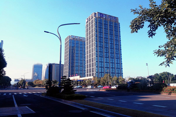 樓宇智能化專業(yè)化、系統(tǒng)化、節(jié)能化特點！(圖1)