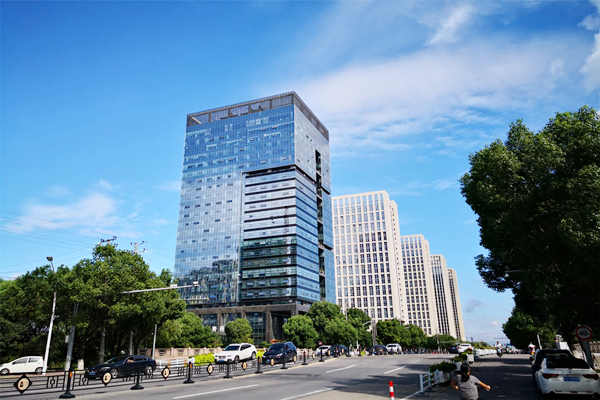 樓宇智能化技術(shù)飛速發(fā)展，智能樓宇越來(lái)越“?！保?圖1)